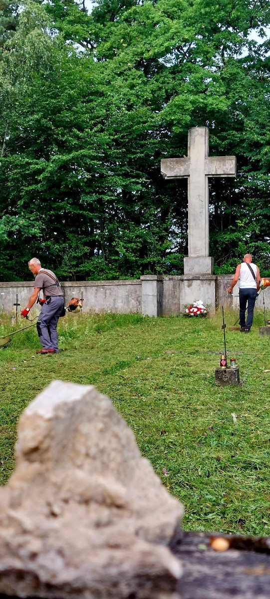 2023-07 prace porządkowe na Cmentarzu nr 88