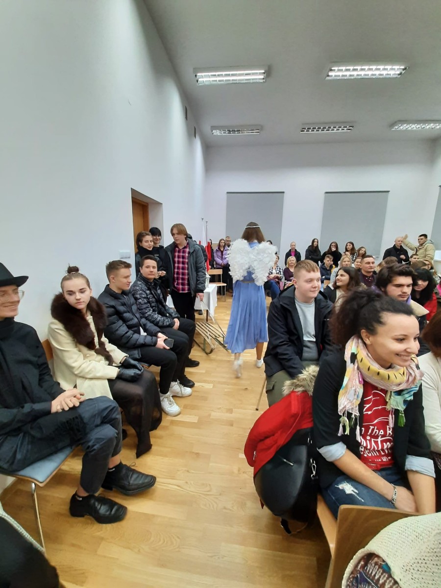 2021-12-18-dziewczynka-z-zapałkami